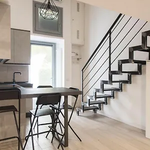 modern-loft-in-the-navigli-area.italymilanhotels.net/